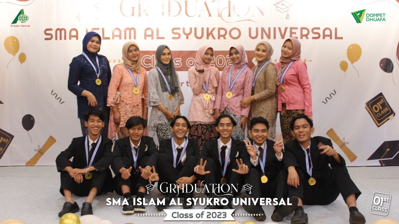 Wisuda Angkatan Pertama SMA Islam Al Syukro Universal